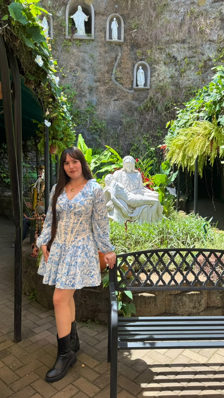Brenda en el jardín
